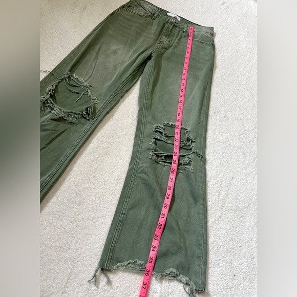 VERVET Super High Rise 90's Cropped Flare Jeans - Size 25 (Fits like a 28") - Picture 5 of 13